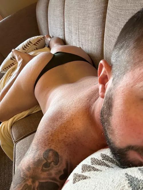 Stretched out on vacation :) by MrKlein42