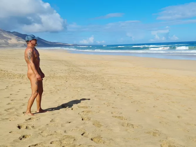 The feeling of being alone in the world... by MikeOckssmal