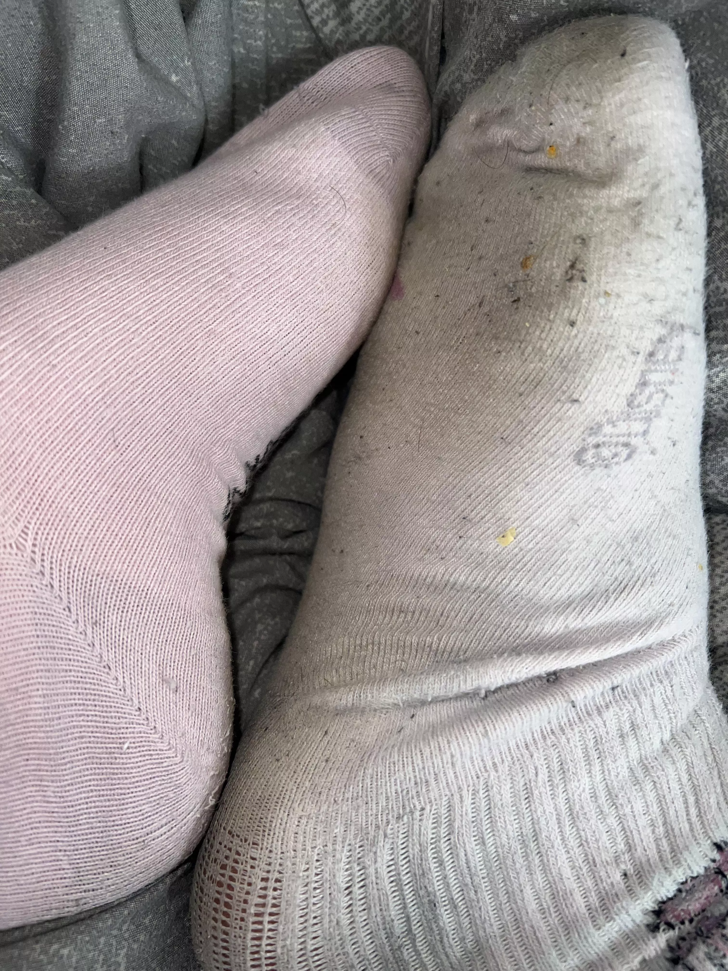 These pink socks are smelling out my flat 😈😍 posted by Angelfeetpicsforyou