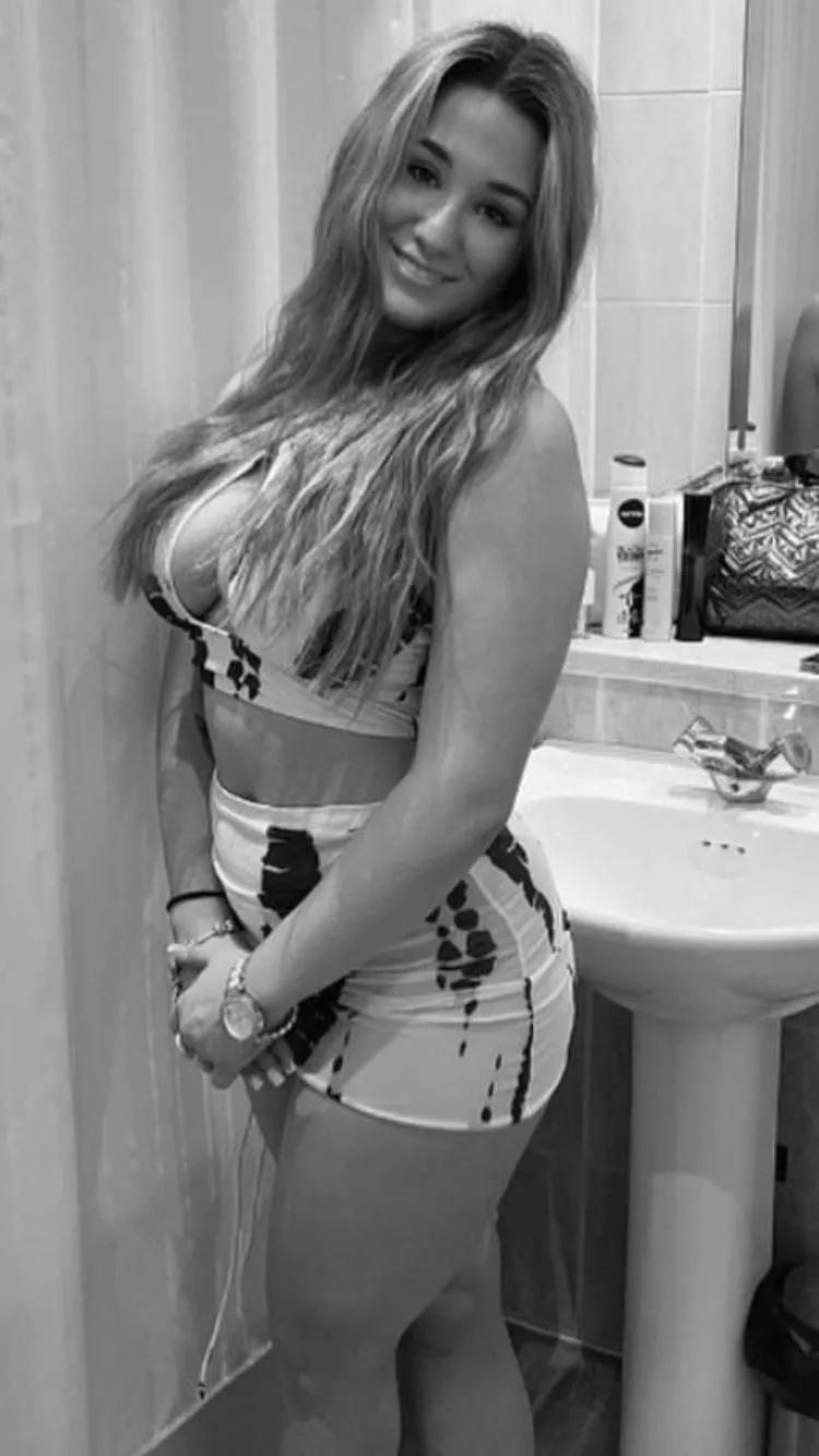 Who likes the look of this busty teen slut posted by stephanjovetic