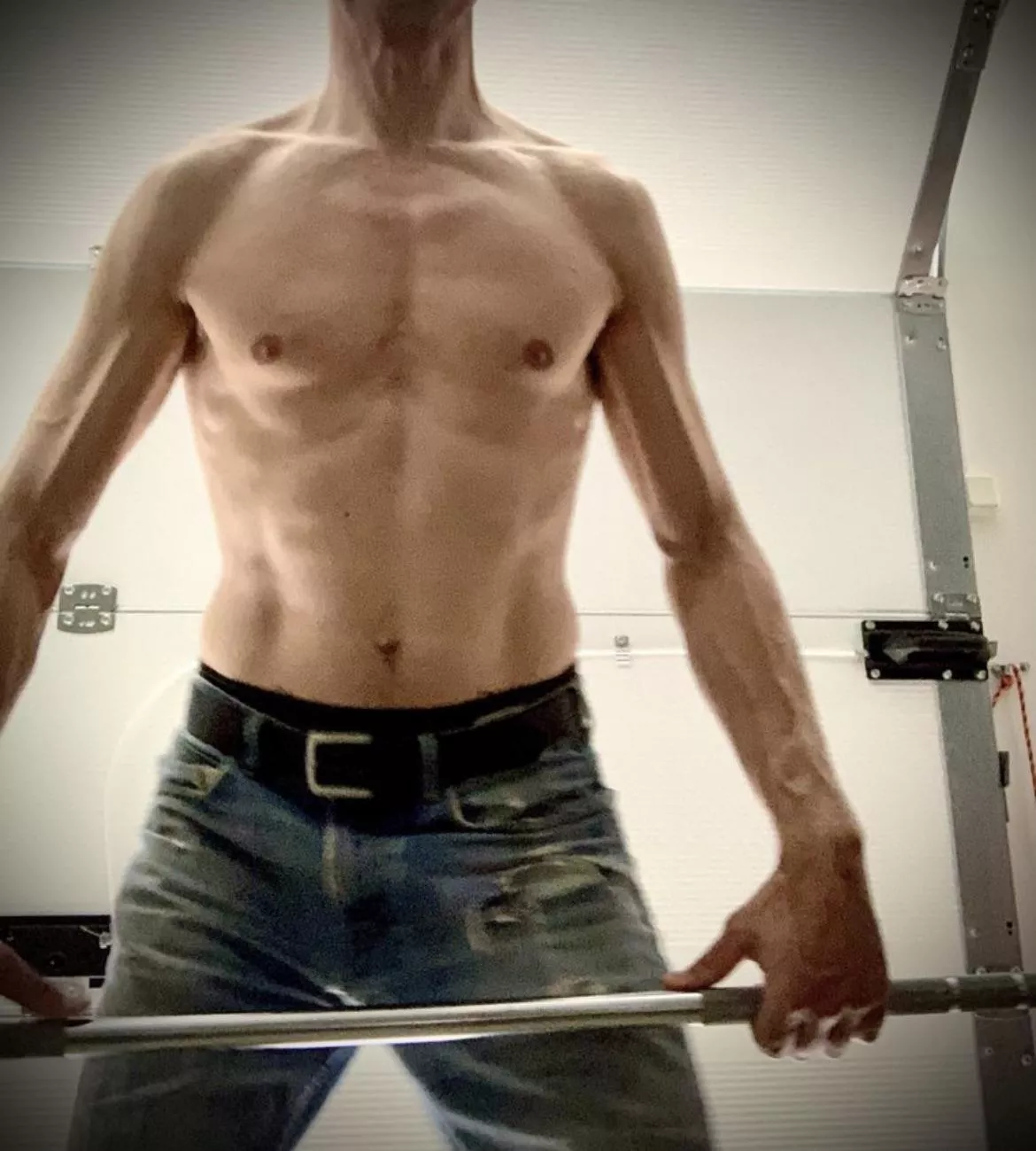 workout in the garage (M) posted by areo99