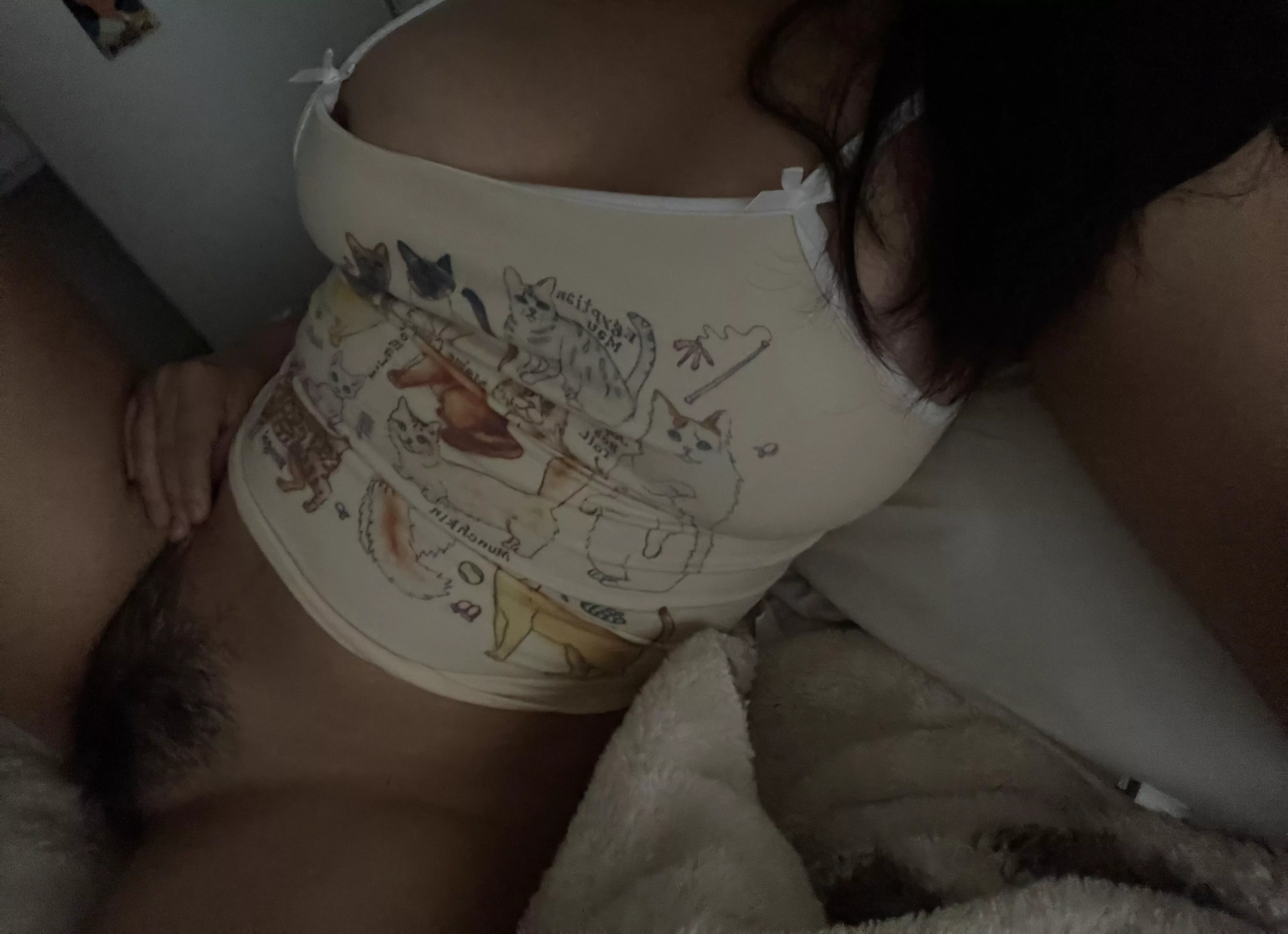 would you be tempted to fuck me if I was lying next to you?🥺 posted by strawberrypoundcak-e