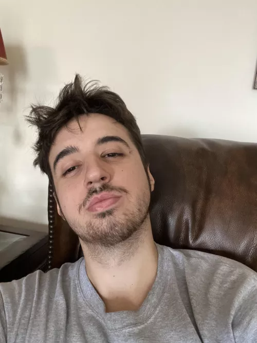 28M - feeling sleepy..guess why ;) by Crownbae