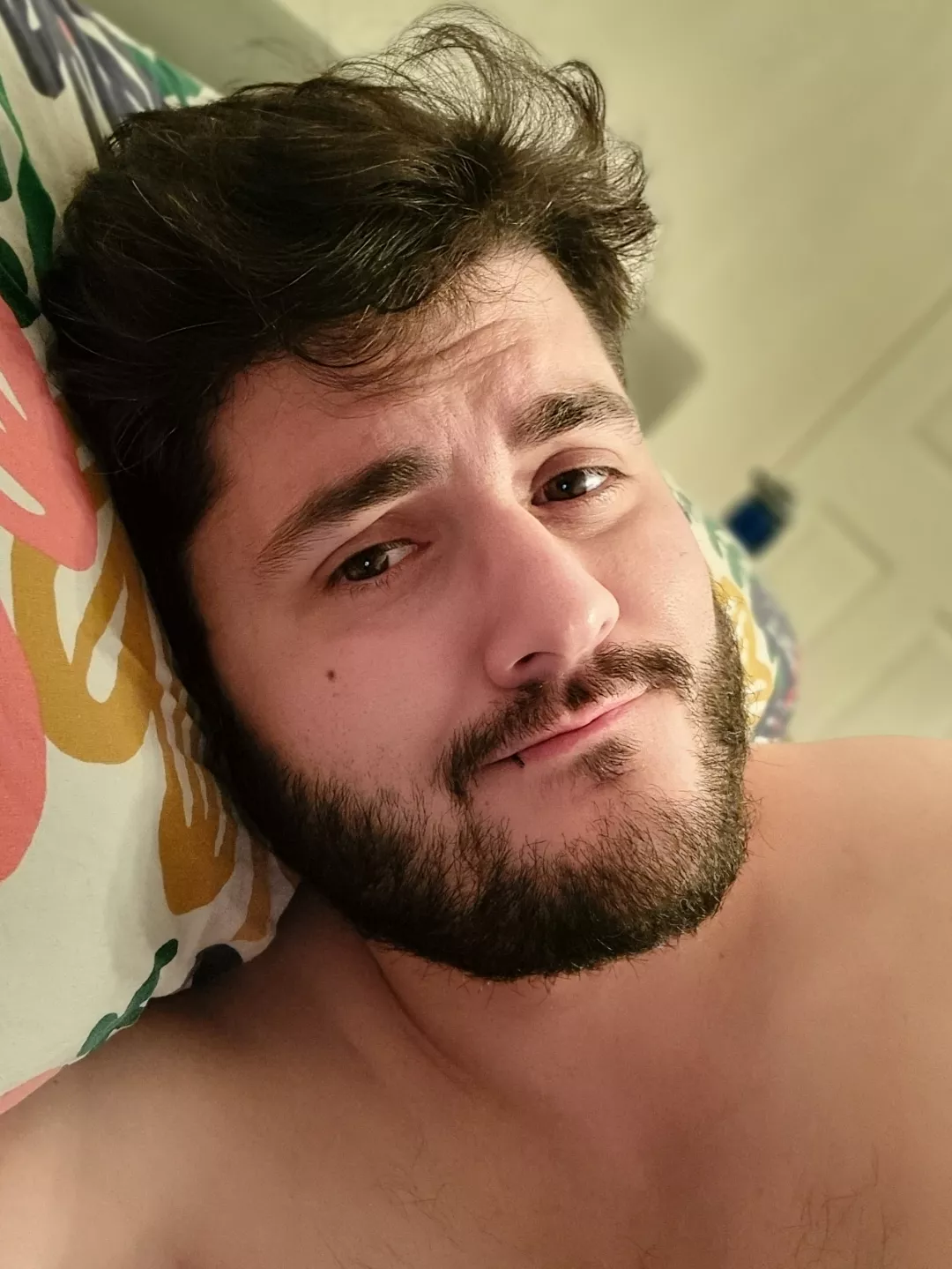 33 M UK having an off day, anyone wanna text for a bit and distract me? ❤️ posted by kakakaa121