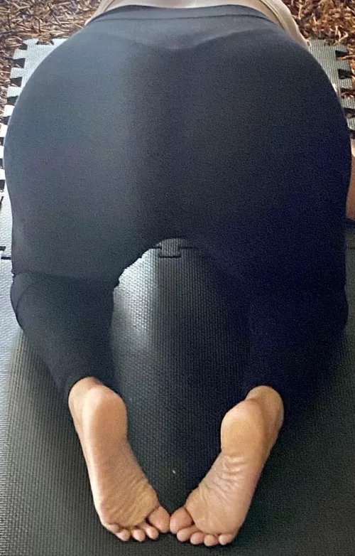 And I thought G String doesnt show 🙊 by Winter-Programmer104