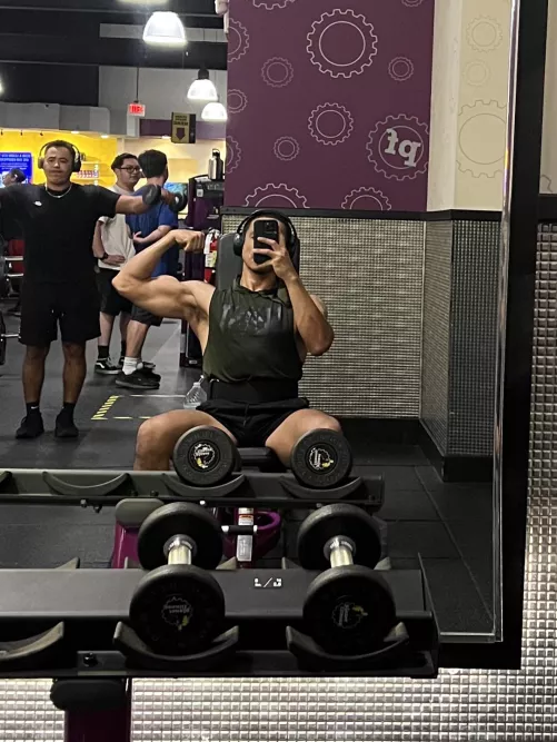 Couldn’t flex right cause of the arm pump by KingAdonis06