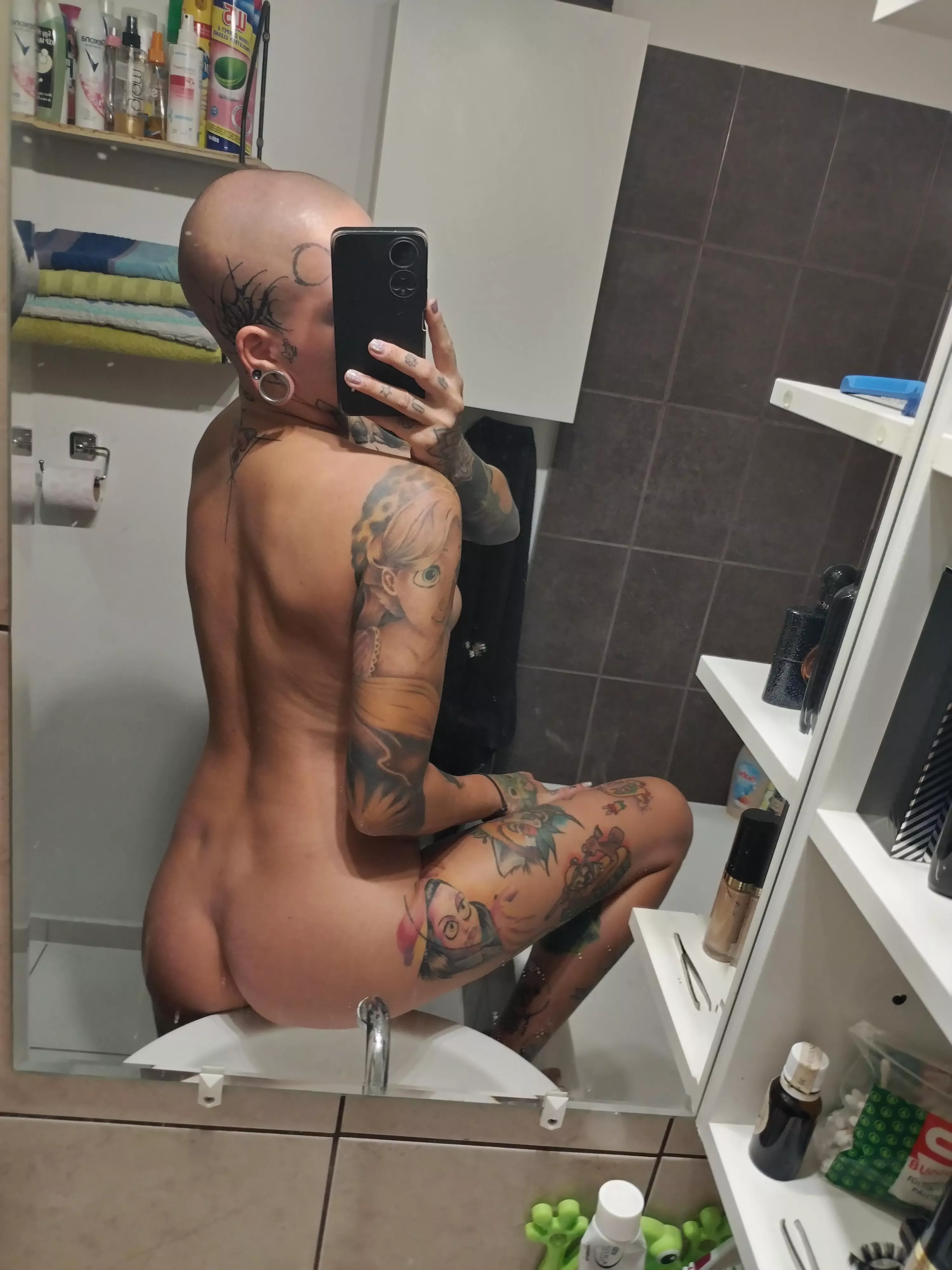 First time here, please be gentle 😘 posted by NocturnalContexta