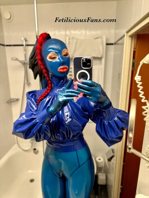 Going out in full rubber during the EFM23 💙 by Miss_Fetilicious