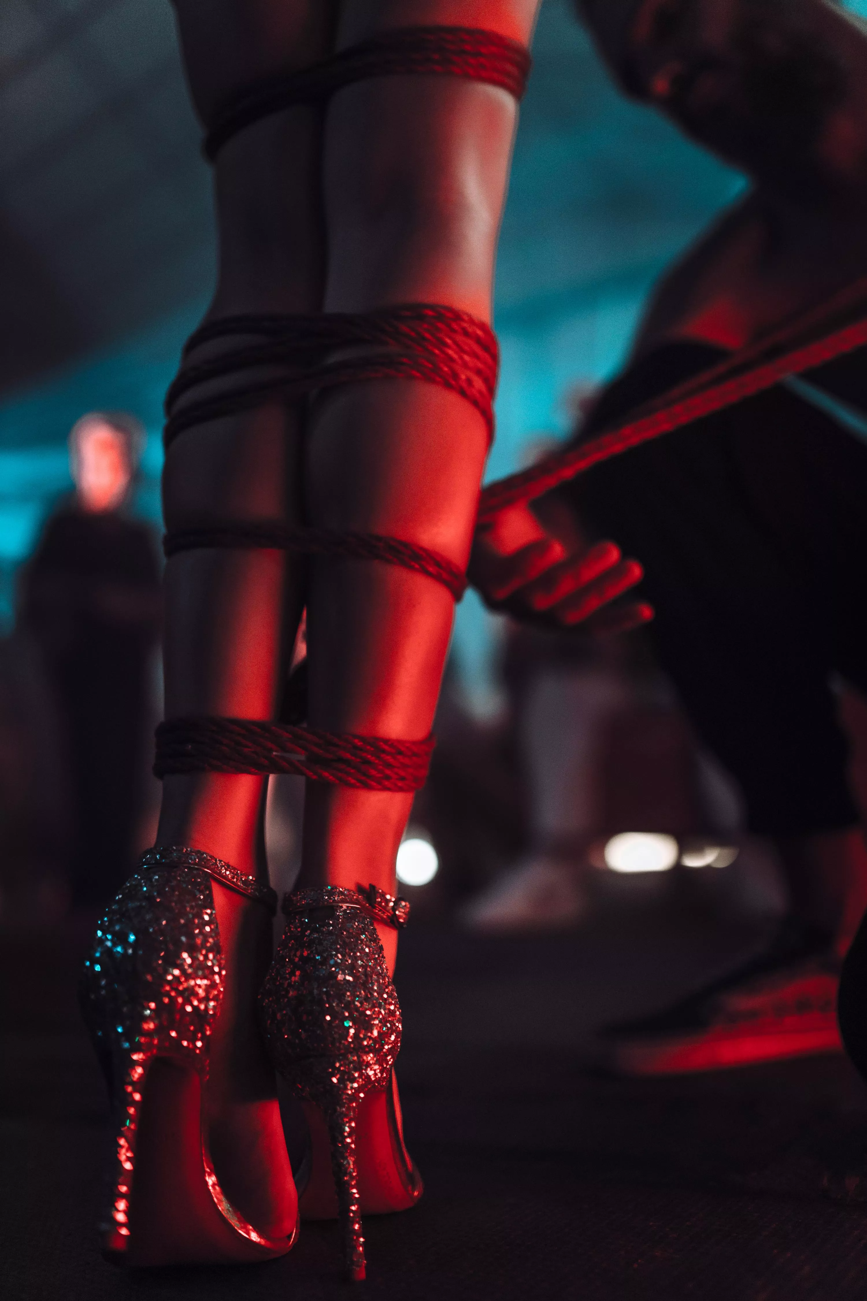 i feel so sexy in those heels posted by lunarlilys