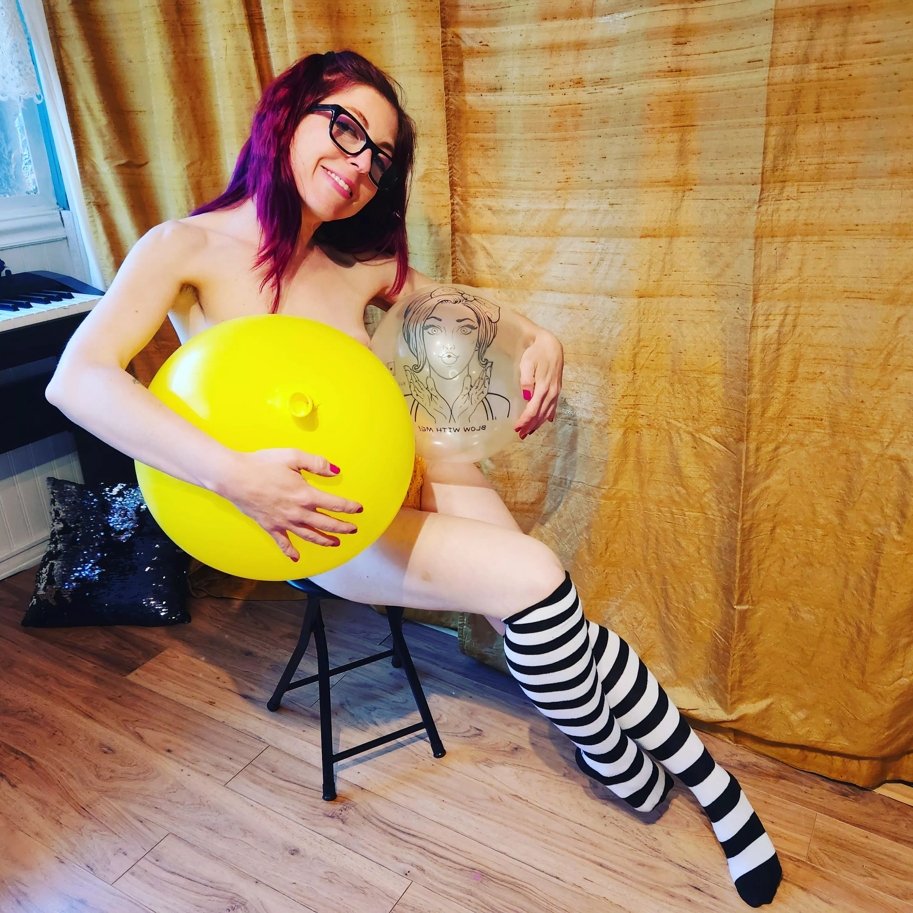 I love balloooons posted by Nerdy_faery