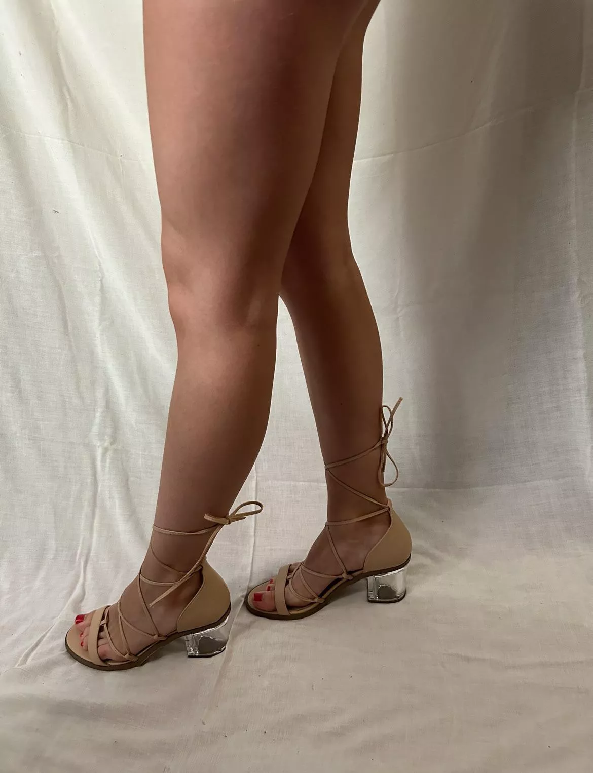 I only look forward to weekend ms so I can wear my heels 🥰 posted by ThePetiteGirlx