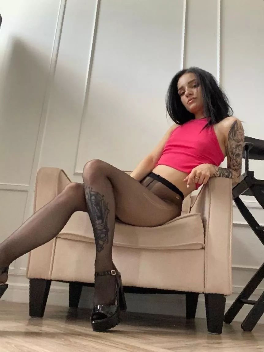 I'm thinking why don’t you play with me baby? posted by Shorttilia67