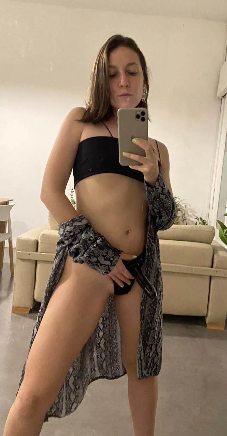 Mommy is horny and ready to destroy that asshole 😈 I dare you to give it to me 🔥 posted by GirlBossIsHereBaby