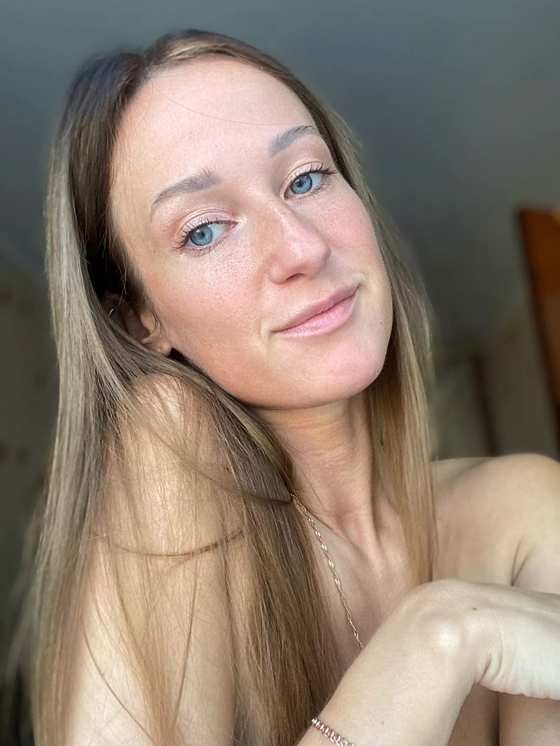 Morning selfie posted by TheEmilyXrose