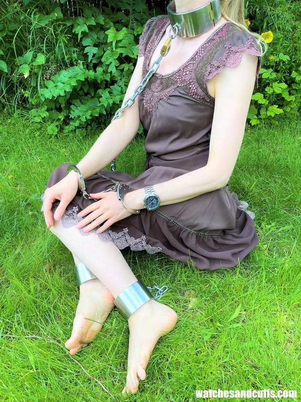 My collar is locked to a tree - no escape posted by JessicaShackled