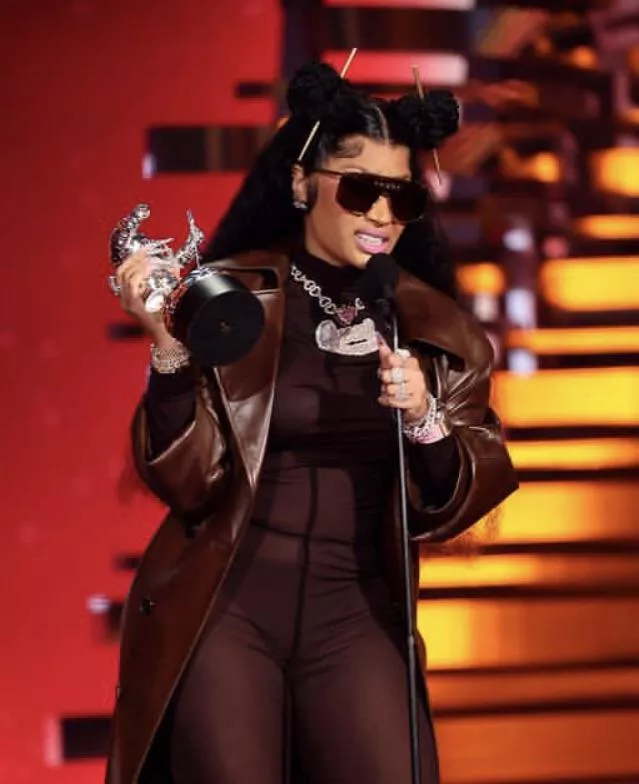 Nicki Minaj winner of best hip-hop artist posted by OVOyoungozzy