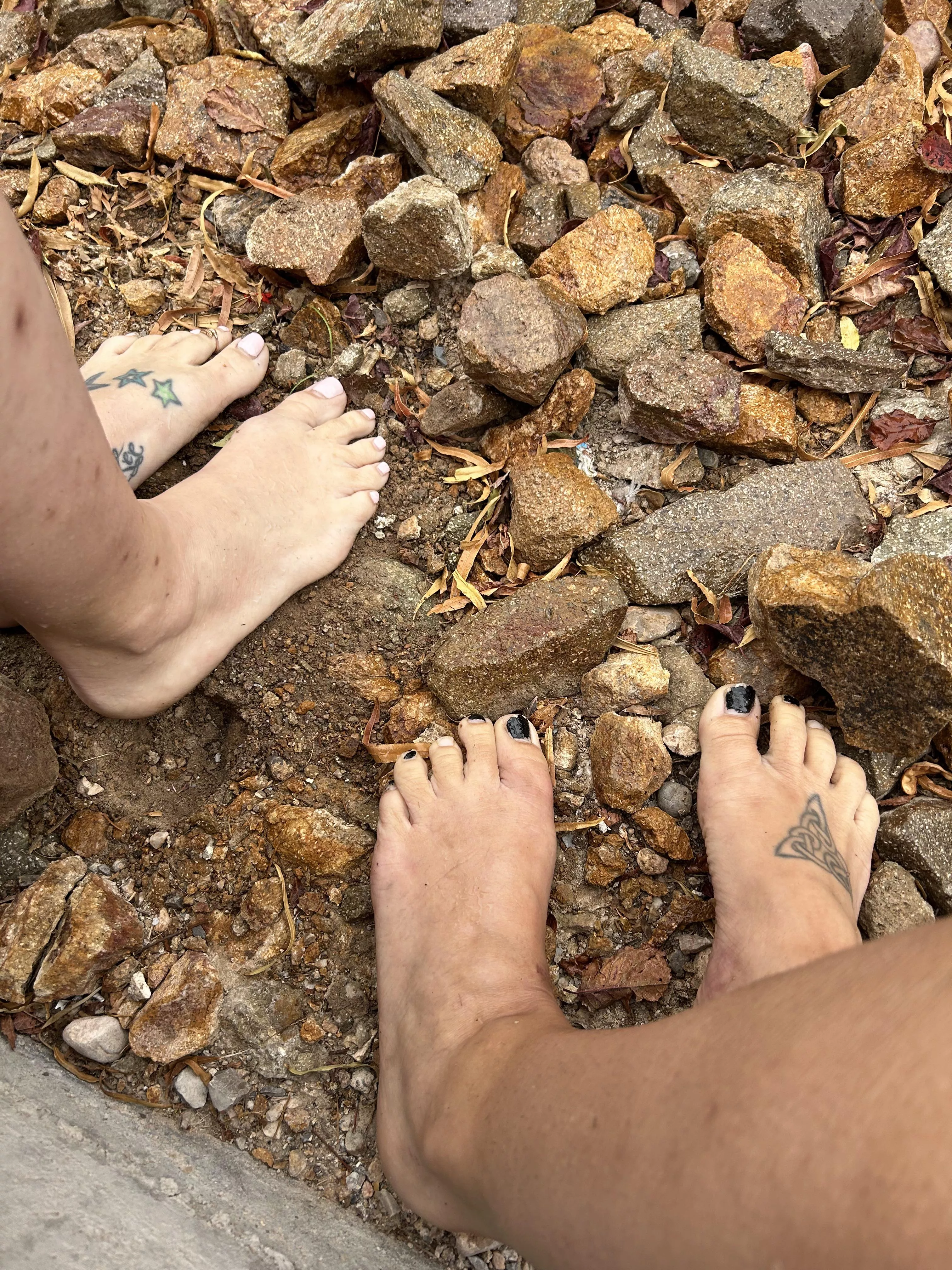 OC grounding in the rain posted by Aliwishes1