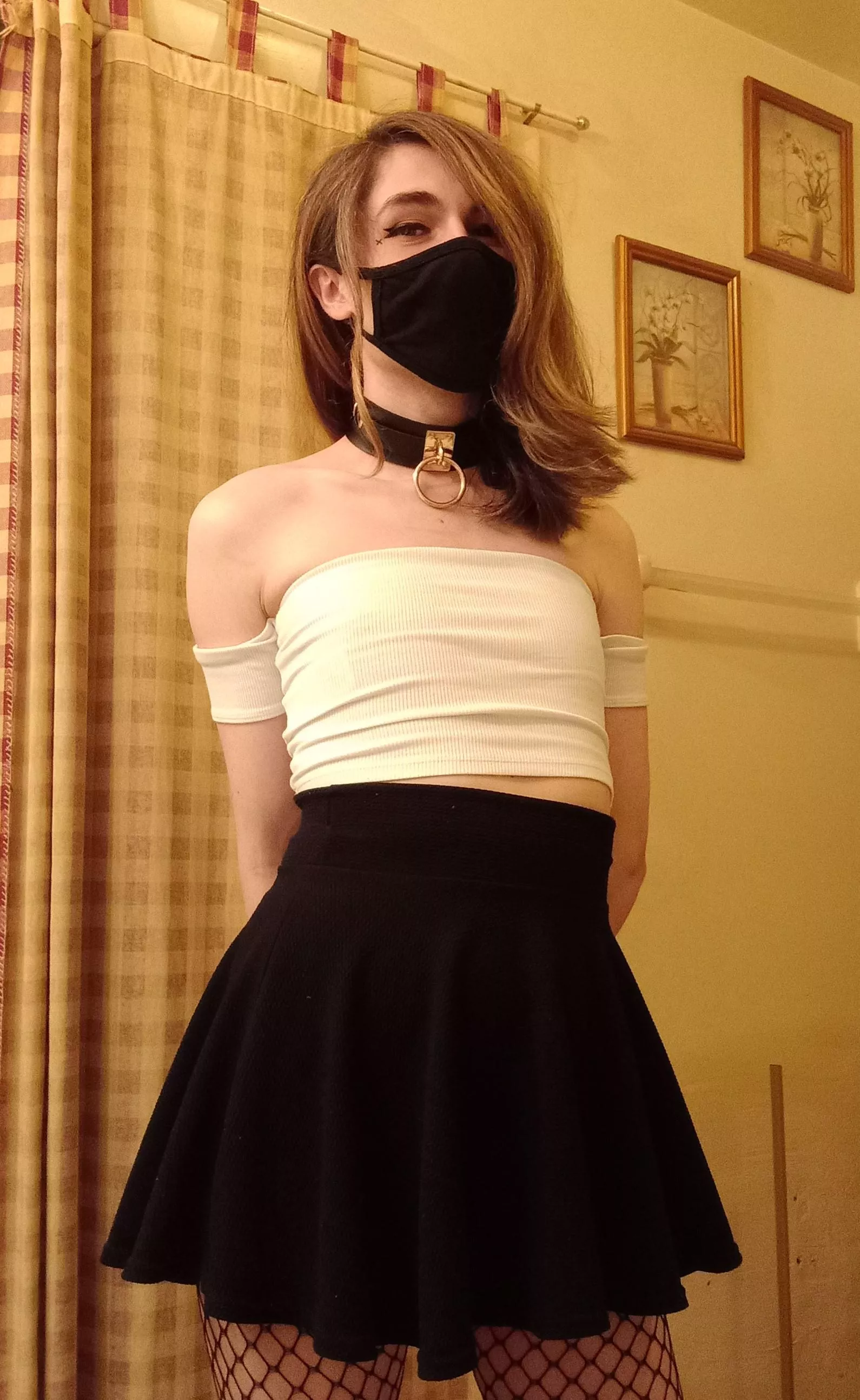 She needs cuddles to keep her happy 🥺 will you help? posted by luccakitten