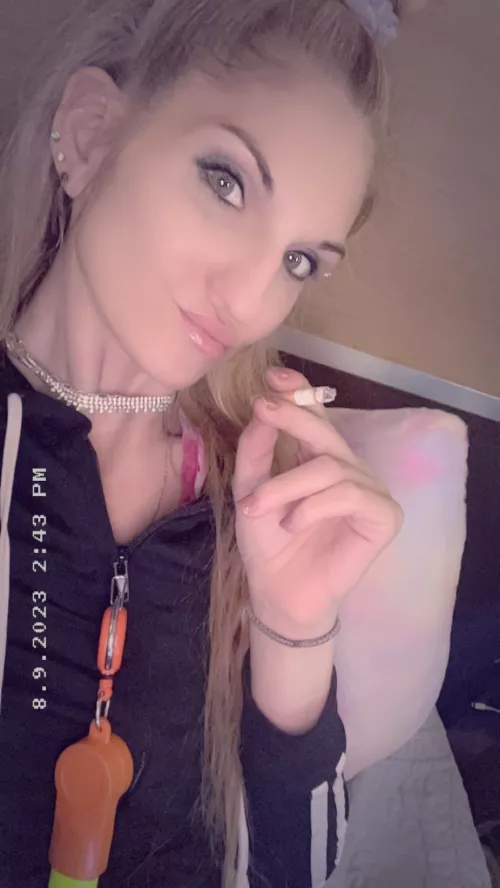 Smoking by Spun_an_cum_babiie