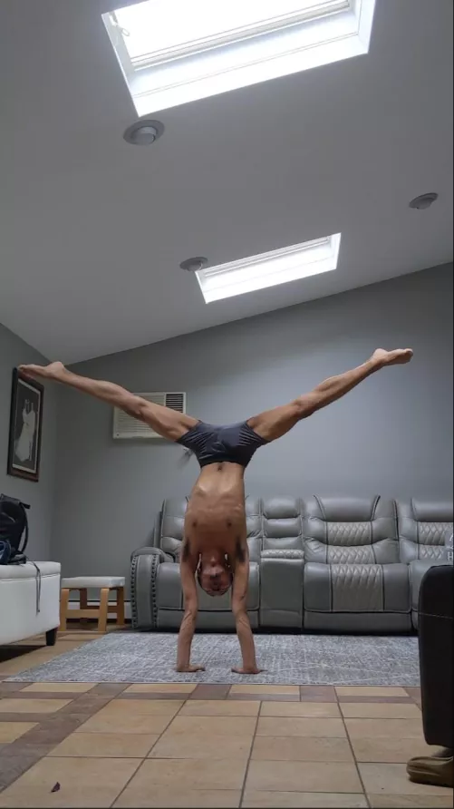 Straddle bulge by GNSOFFICIAL