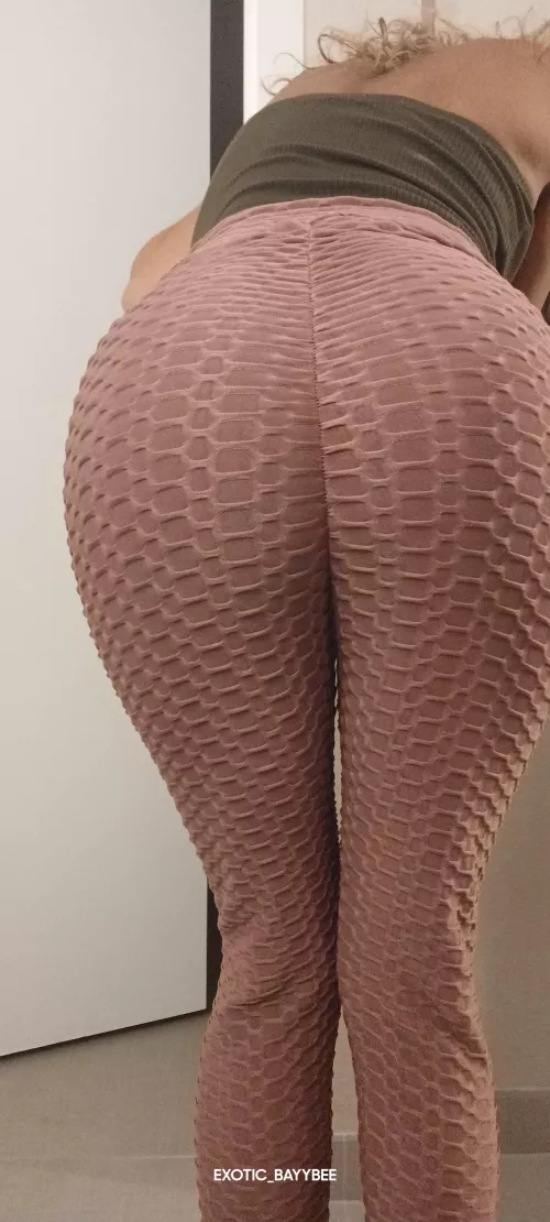 Surprise under my pants by Exotic_Bayybee