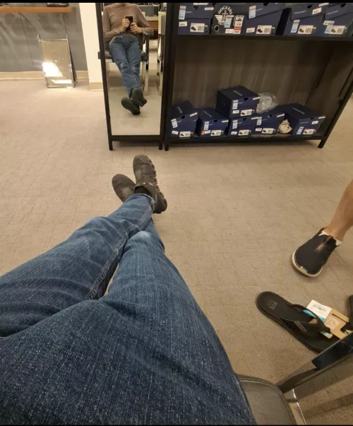 Waiting while spouse shops by 0to152