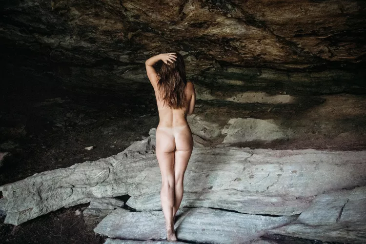 What happens in the cave, stays in the cave;) by Fartfishes