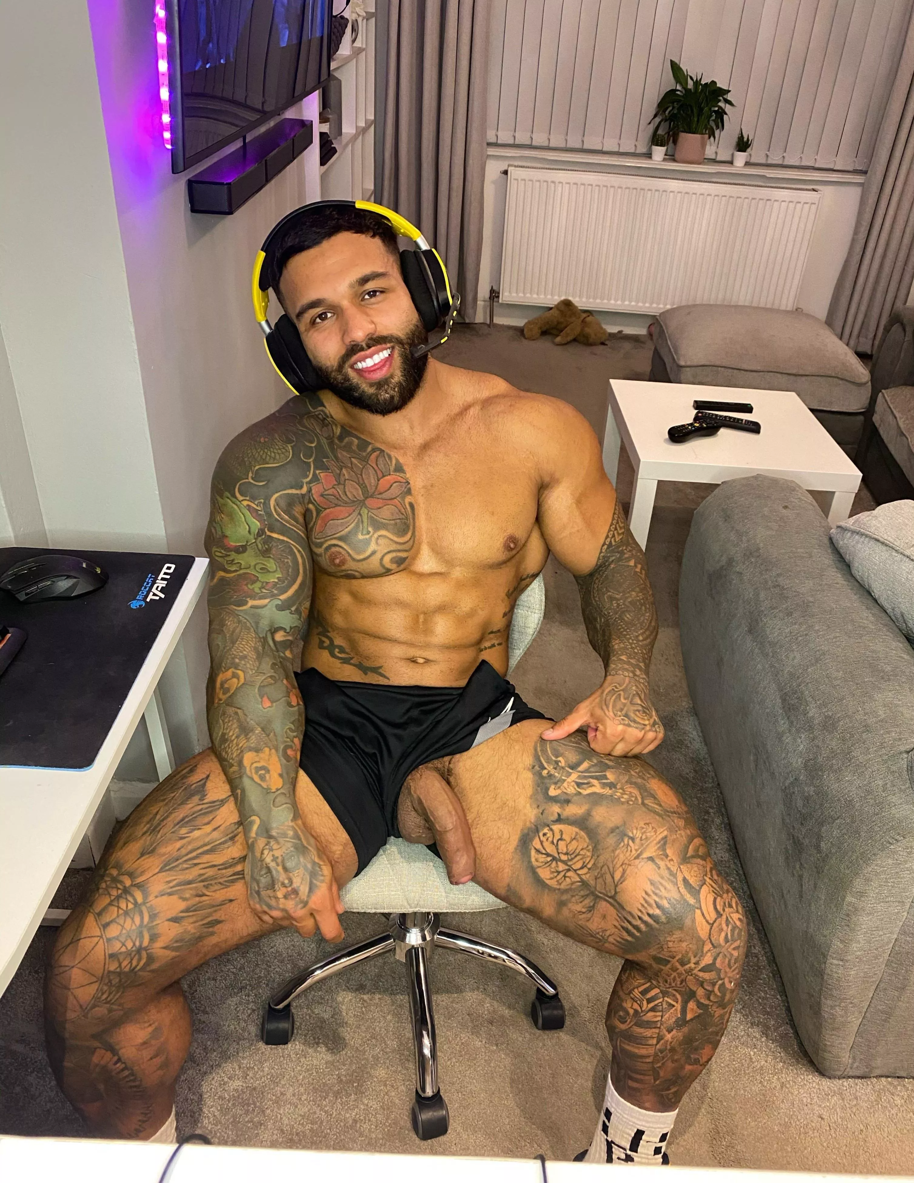 Who wants to jump on? posted by VisibleGreenn