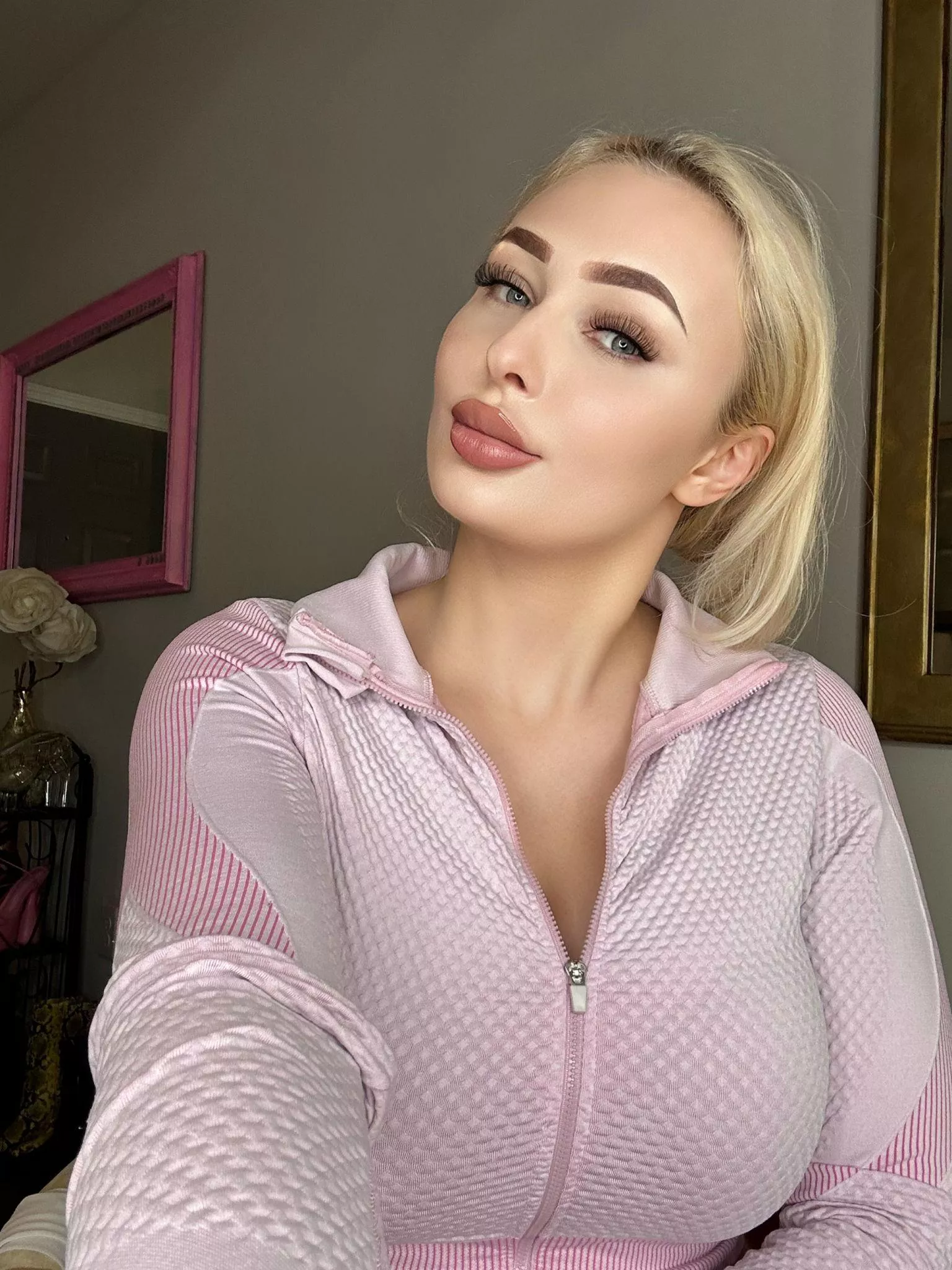 23F after dinner selfie <3 posted by beedle_kyle