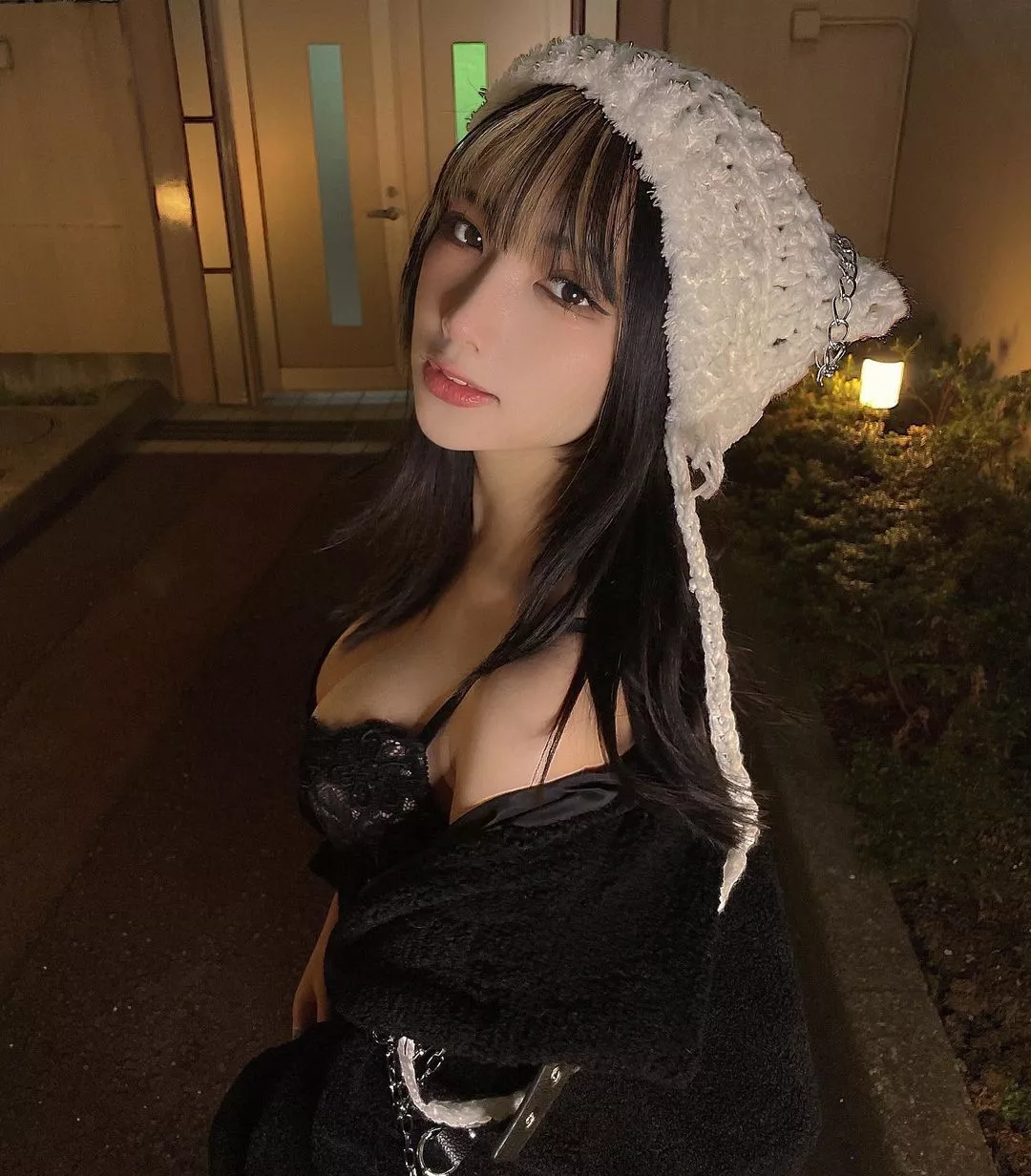 Black bra posted by Majestic_Painter8660