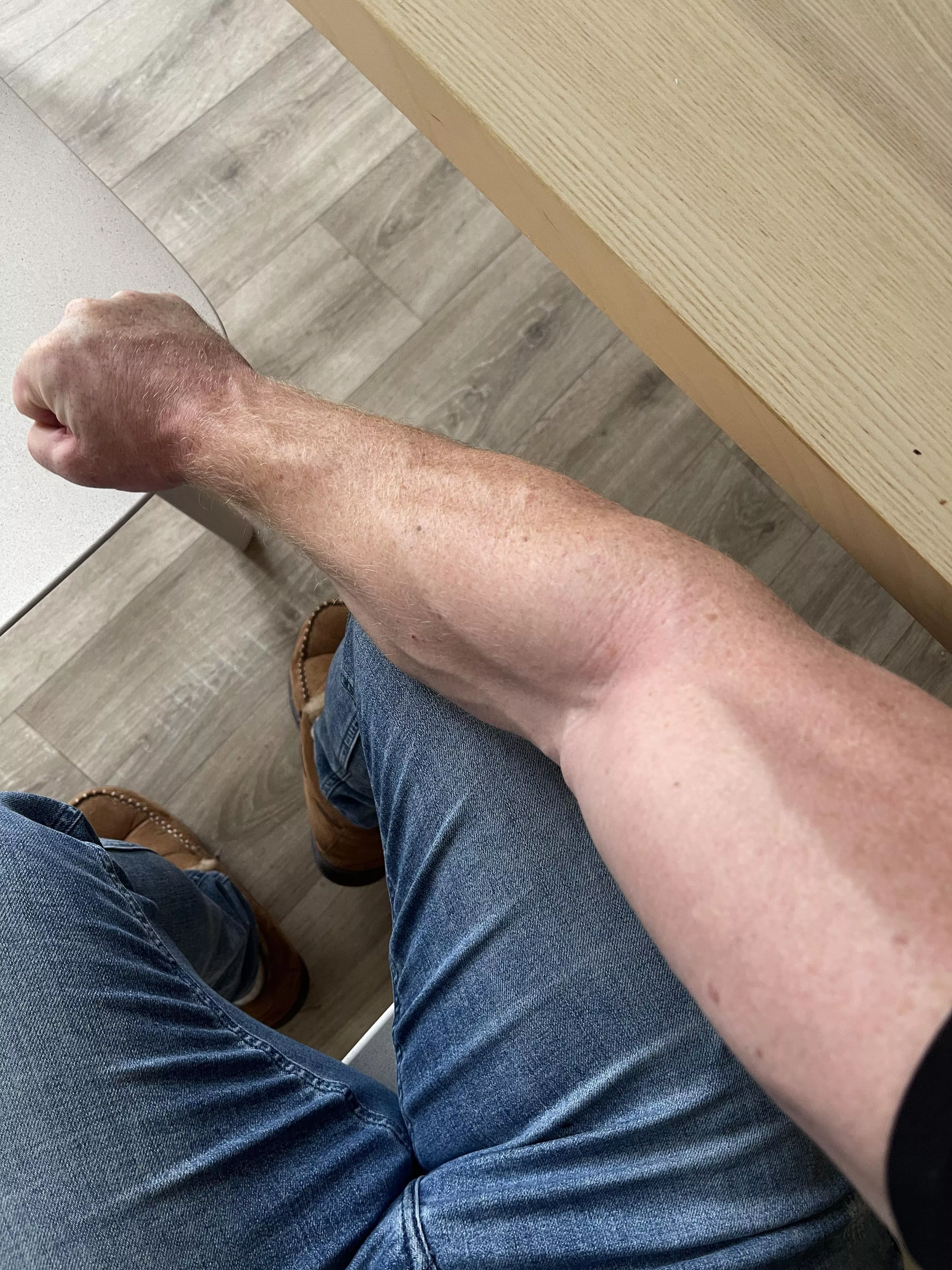 Daddy’s arm is strong posted by Bearded_alpha1