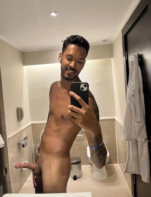 Do people even like tan lines? by Handsomebritishboy