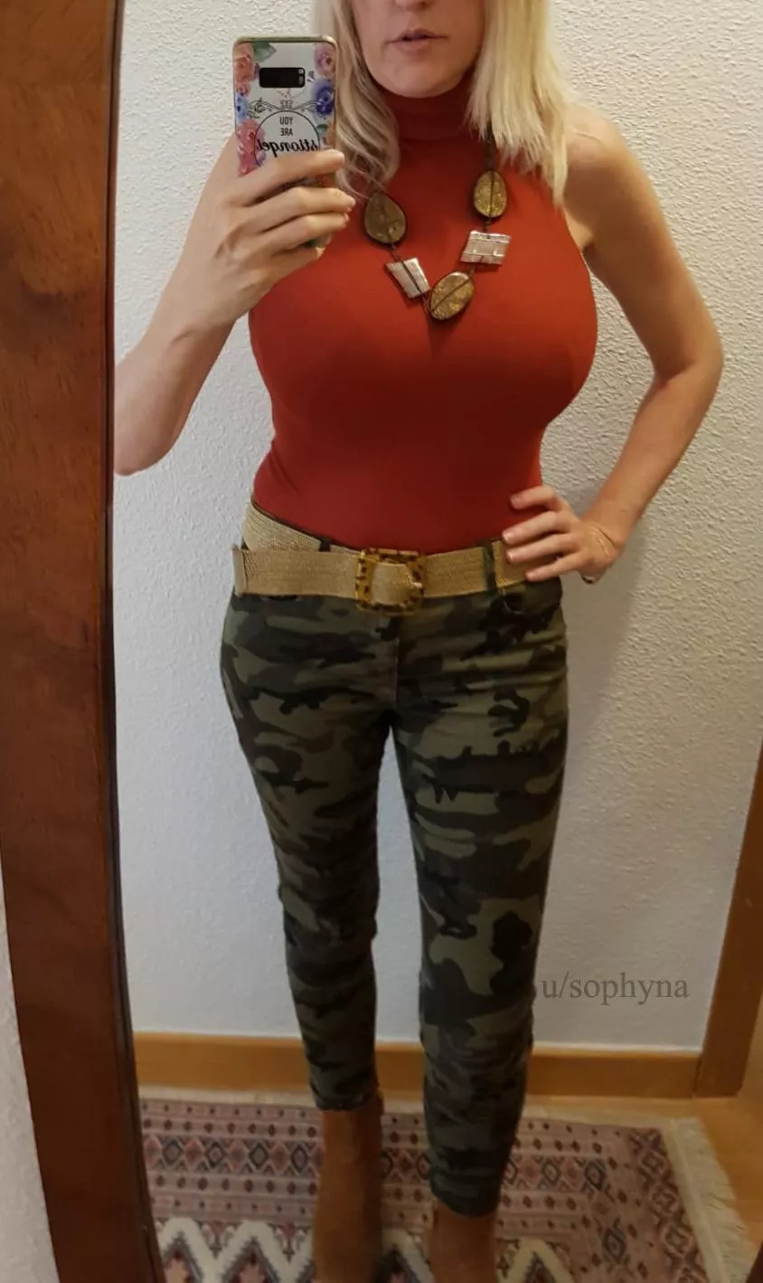 Feeling sexy (F) posted by Sophyna