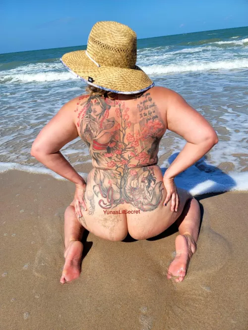 Good Morning from the beautiful beach :) by YunasLilSecret