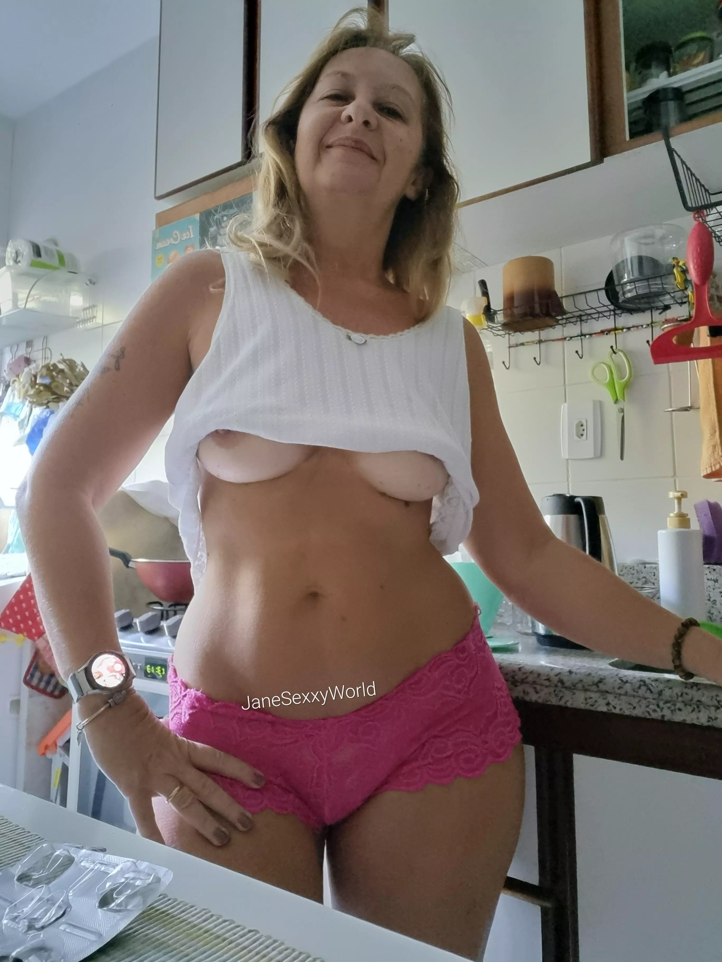 Good morning loves, your coffee is waiting for you in my world.(51y) posted by MelVipWorld