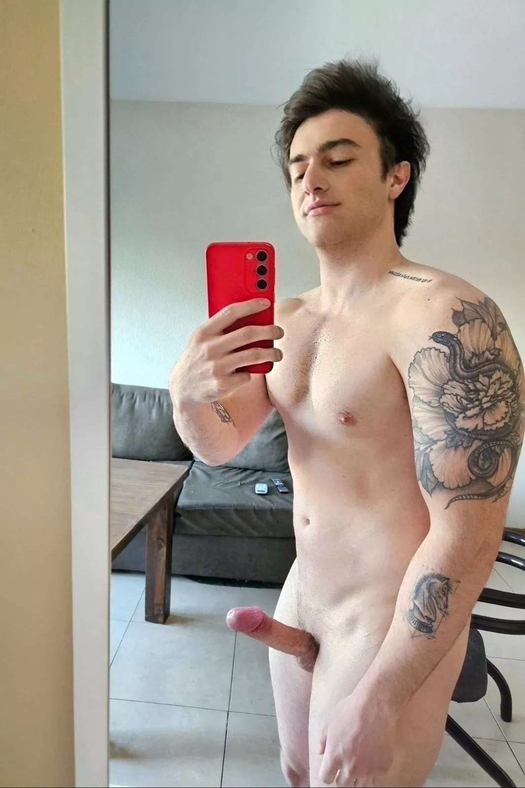 Here to give some representation to all my average sized guys, we belong on Reddit too 🫶🏻 posted by Powerful_Maybe_9304