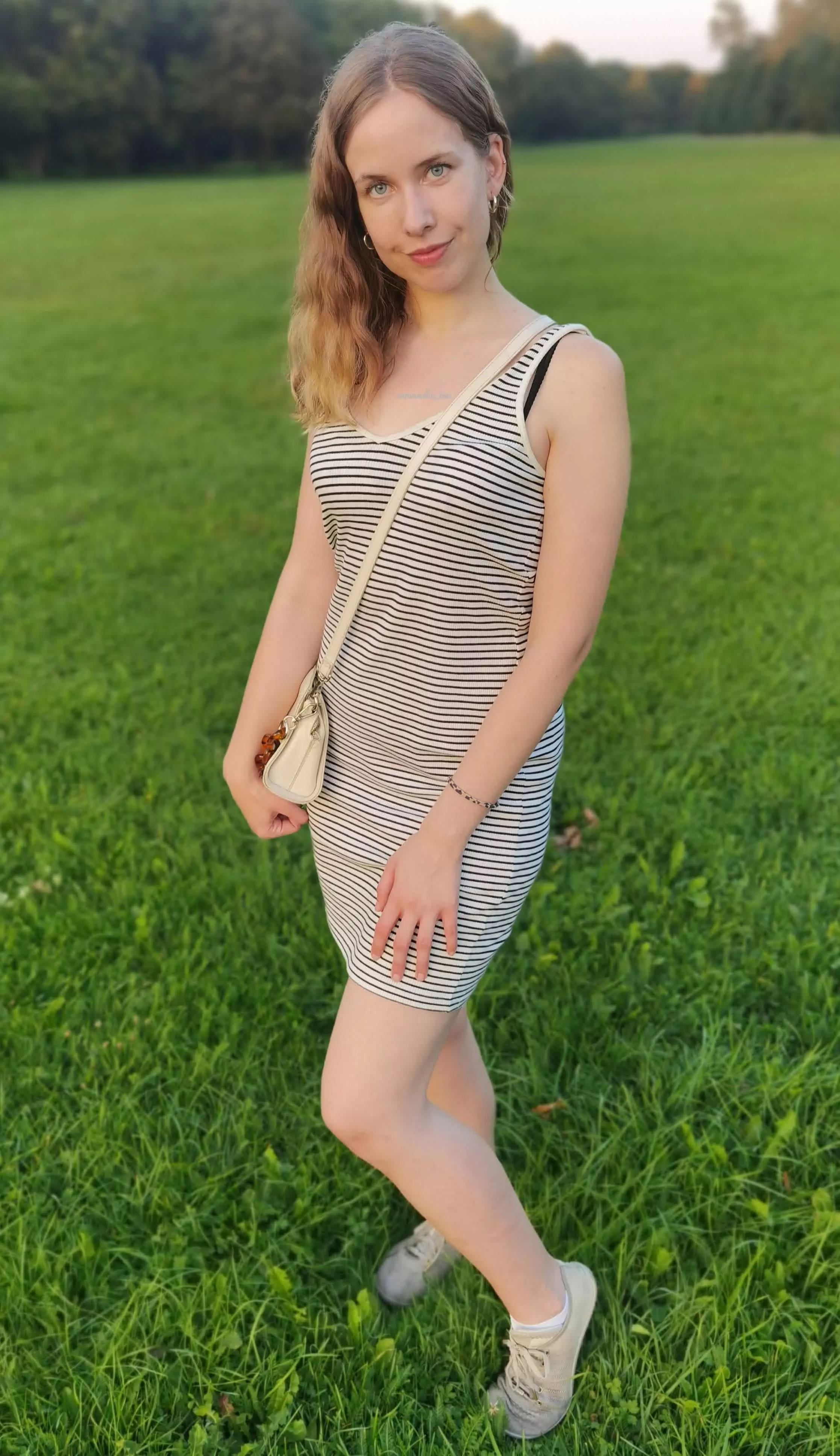 I don't see many tight dresses for the day in this sub, so here is one ✌️ posted by naturalgirl_mel