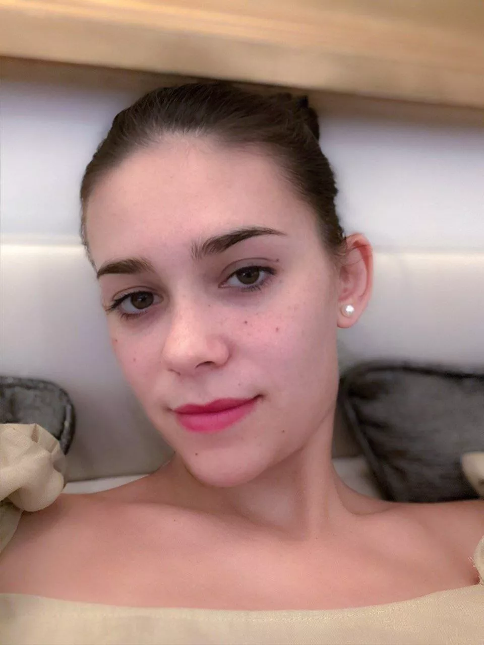 I wish i had a roomate around! [f22] posted by Zippydinocrash