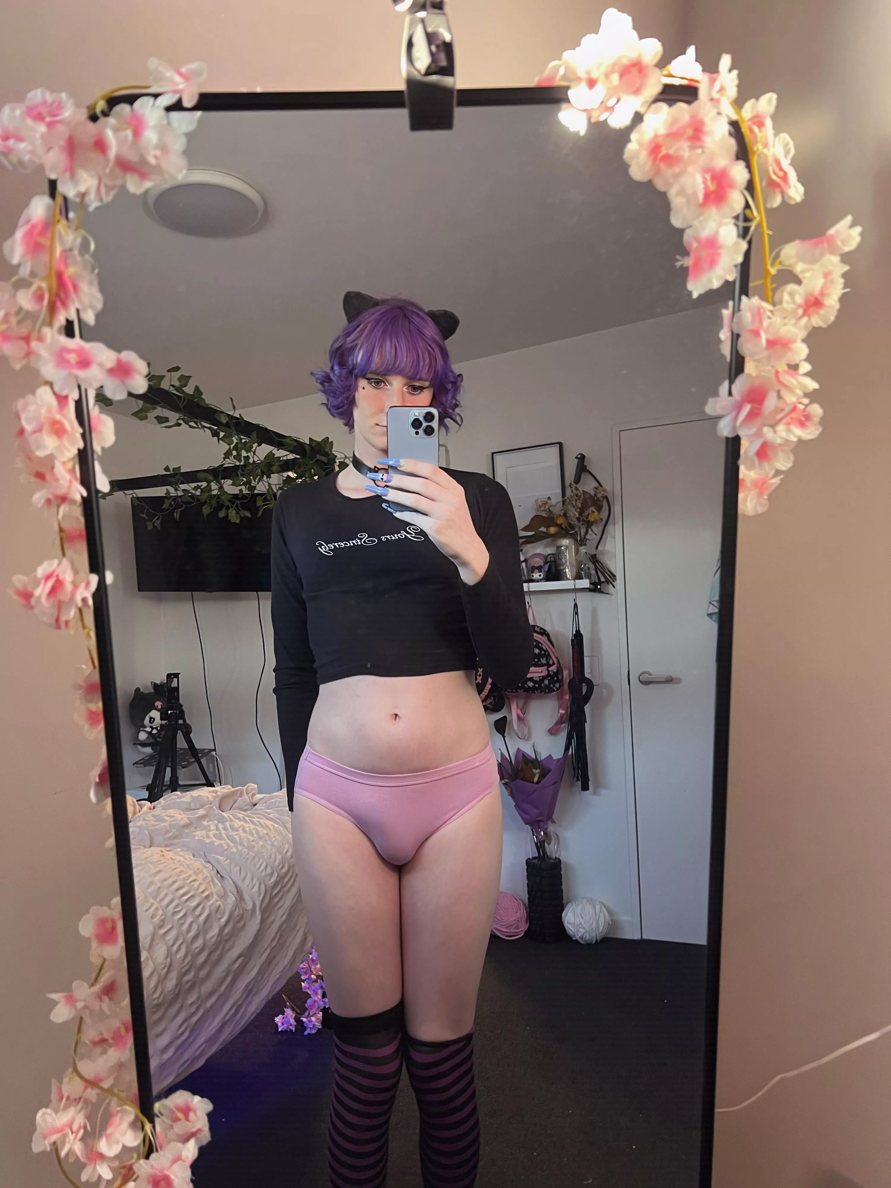 If I send you nudes will you jerk off to them posted by CassieMoansOfficial