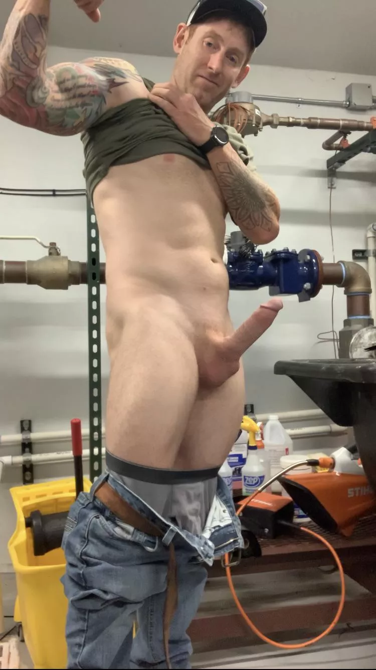 (M) Any of you ladies want to join me at CrossFit today. Let me know posted by Fit_ginger1131