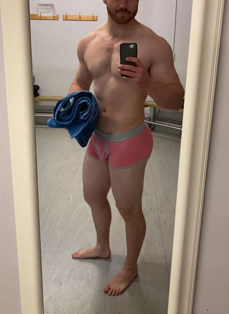[M] Locker room pic after my training tonight 😌 posted by FitBullJack