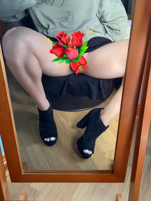 [MtF] I’m kinda shy but here’s a bouquet of flowers 🥰💐 by AoifeCD95