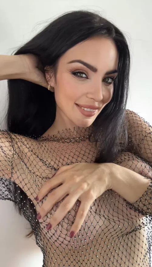 Sexy milf looking for good company by MistikPrincess