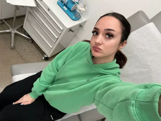 should i flash my tits in this doctors office? by itsmaddiejoy