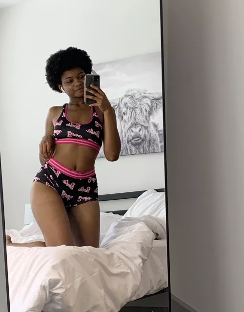 Slim with some naturally thick thighs by Stormy_babe18