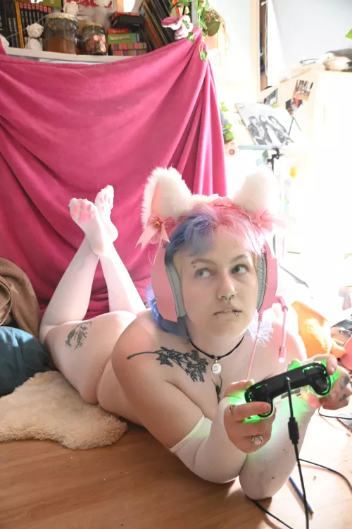 The kittie needs some spanking hehe ;3 by FreakingTrap