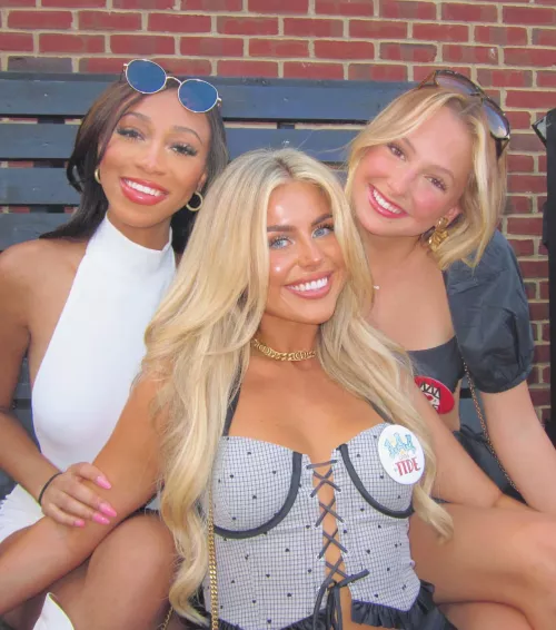 University of Alabama girls by HonestRunner