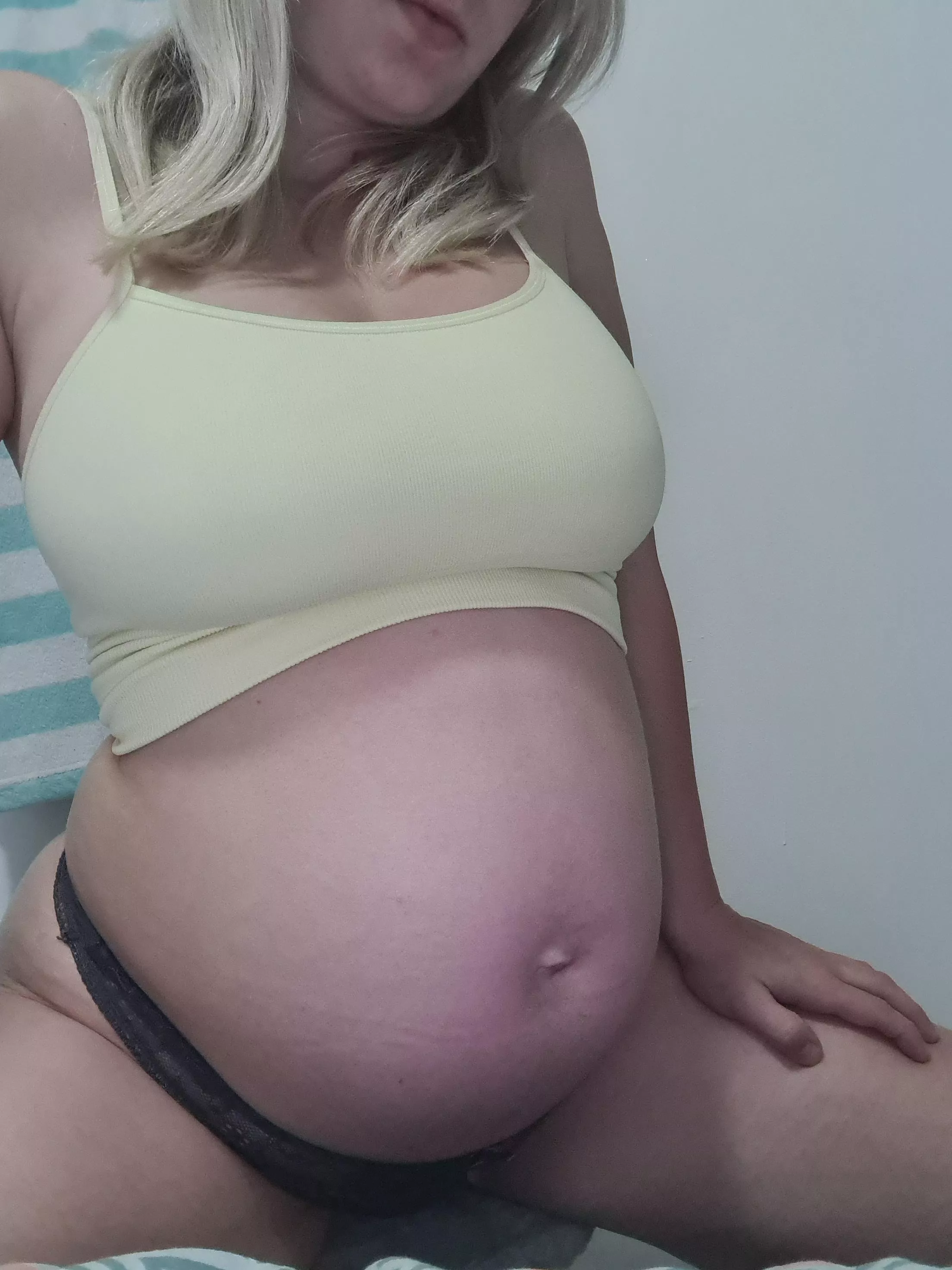 Would you date me with my pregnant belly? 🙈 posted by brandicandy01