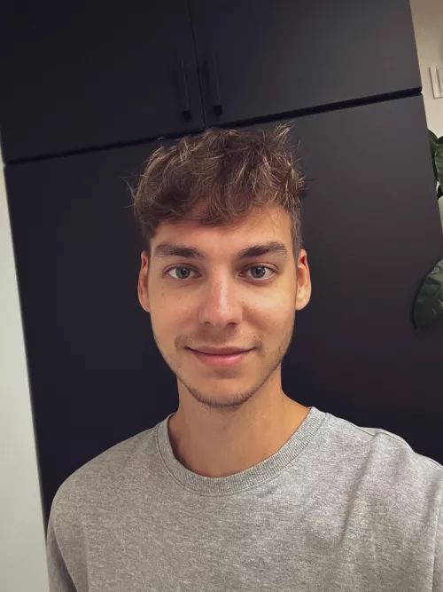 (23) Taking bf applications ‘cause the dating pool is slim where I live… by ImThatDudeYouKnow