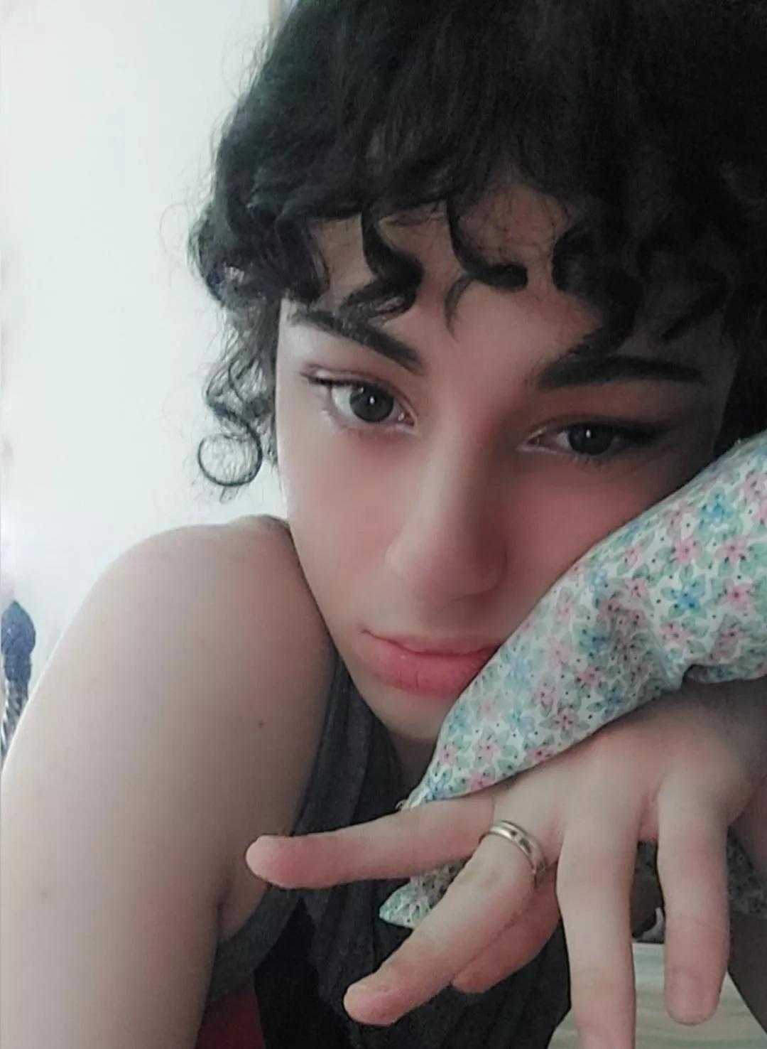 Am i a pretty boy posted by Amazing-Fly-4385